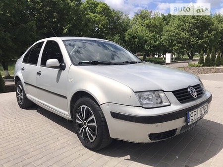 Volkswagen Bora 2001  випуску Черкаси з двигуном 1.9 л дизель седан автомат за 1888 долл. 
