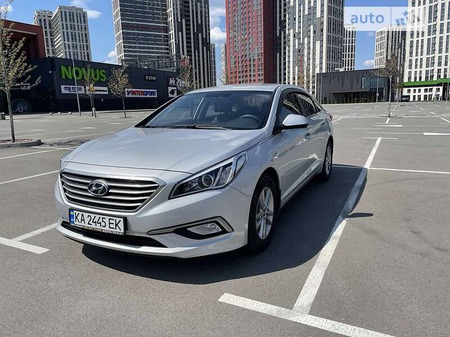 Hyundai Sonata 2015  випуску Київ з двигуном 2 л газ седан автомат за 10500 долл. 