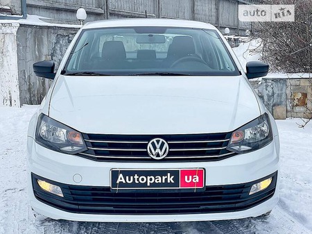 Volkswagen Polo 2018  випуску Київ з двигуном 1.6 л бензин седан механіка за 11990 долл. 