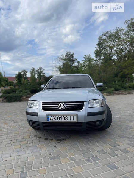 Volkswagen Passat 2001  випуску Харків з двигуном 1.6 л  седан механіка за 5600 долл. 