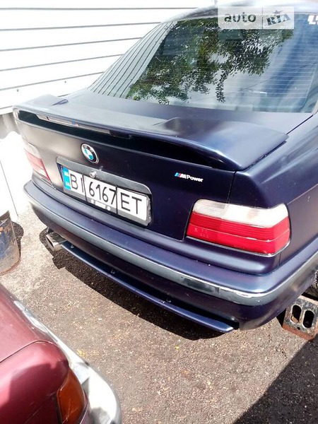 BMW 318 1994  випуску Полтава з двигуном 0 л  седан  за 4400 долл. 