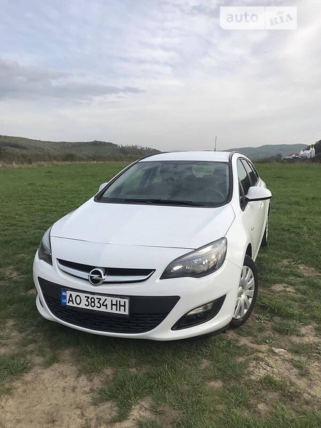 Opel Astra 2015  випуску Ужгород з двигуном 1.6 л дизель універсал механіка за 9500 долл. 