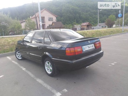 Volkswagen Passat 1994  випуску Івано-Франківськ з двигуном 1.8 л  седан механіка за 2850 долл. 