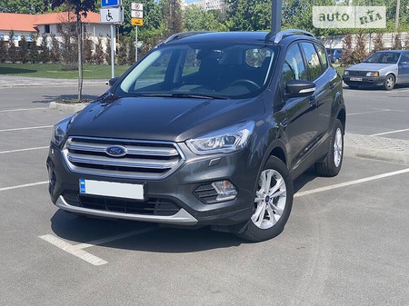 Ford Kuga 2019  випуску Київ з двигуном 1.5 л дизель позашляховик автомат за 19999 долл. 