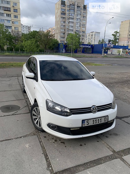 Volkswagen Polo 2013  випуску Київ з двигуном 1.6 л  седан механіка за 6399 долл. 