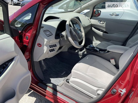 Nissan Leaf 2017  випуску Дніпро з двигуном 0 л електро хэтчбек автомат за 15999 долл. 