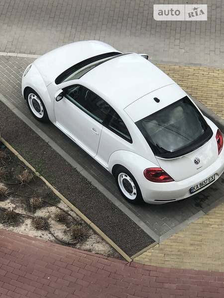 Volkswagen Beetle 2015  випуску Київ з двигуном 1.8 л бензин купе автомат за 13800 долл. 