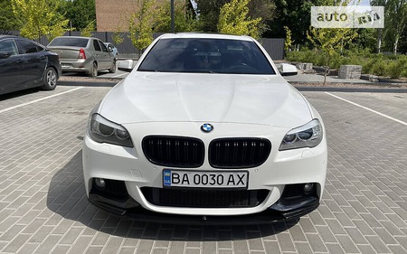 BMW 535 2013  випуску Кропивницький з двигуном 3 л бензин седан автомат за 19800 долл. 