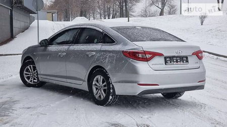 Hyundai Sonata 2015  випуску Вінниця з двигуном 2 л газ седан автомат за 11499 долл. 