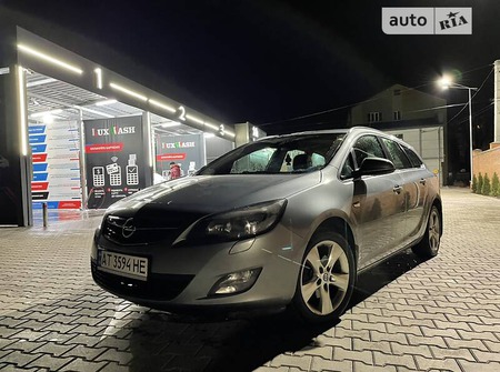 Opel Astra 2011  випуску Івано-Франківськ з двигуном 2 л дизель універсал автомат за 8100 долл. 