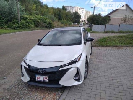 Toyota Prius 2018  випуску Чернівці з двигуном 1.8 л гібрид седан автомат за 22600 долл. 