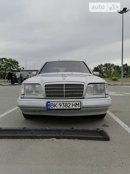 Mercedes-Benz E 250 1995  випуску Київ з двигуном 0 л дизель седан механіка за 3500 долл. 