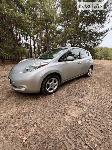 Nissan Leaf 2011  випуску Дніпро з двигуном 0 л електро хэтчбек автомат за 6000 долл. 