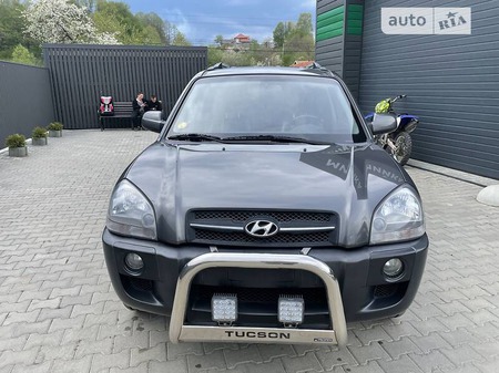 Hyundai Tucson 2007  випуску Івано-Франківськ з двигуном 2 л дизель позашляховик механіка за 7100 долл. 