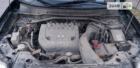 Mitsubishi Outlander XL 2010  випуску Вінниця з двигуном 0 л бензин універсал автомат за 8500 долл. 
