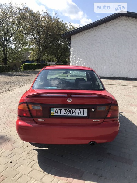 Mazda 323 1994  випуску Івано-Франківськ з двигуном 1.5 л бензин седан механіка за 1900 долл. 