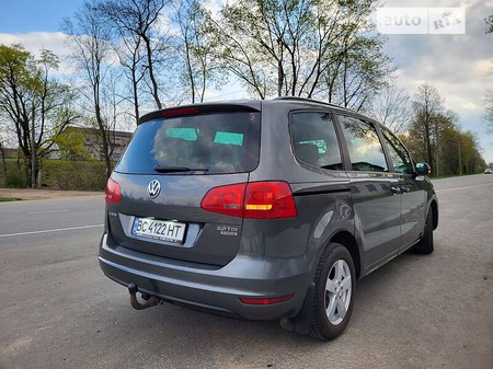 Volkswagen Sharan 2011  випуску Львів з двигуном 2 л дизель мінівен механіка за 12999 долл. 