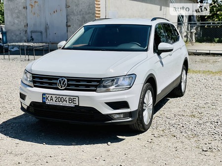Volkswagen Tiguan 2019  випуску Івано-Франківськ з двигуном 2 л бензин позашляховик автомат за 20990 долл. 