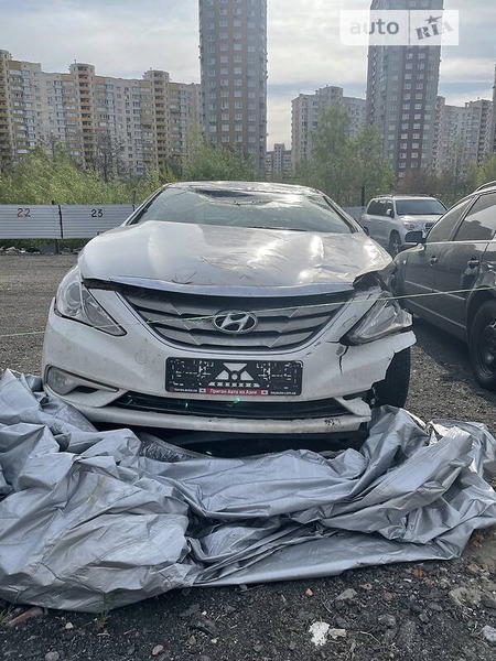 Hyundai Sonata 2014  випуску Київ з двигуном 0 л газ седан автомат за 3000 долл. 