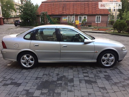 Opel Vectra 1999  випуску Івано-Франківськ з двигуном 1.8 л бензин седан автомат за 3749 долл. 