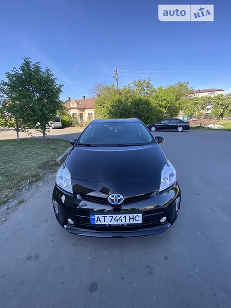 Toyota Prius 2013  випуску Івано-Франківськ з двигуном 1.8 л гібрид хэтчбек автомат за 10400 долл. 