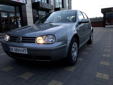 Volkswagen Golf 2002  випуску Рівне з двигуном 1.9 л дизель хэтчбек механіка за 4650 долл. 