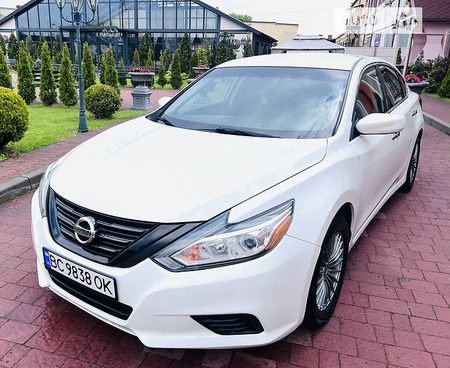 Nissan Altima 2016  випуску Львів з двигуном 2.5 л бензин седан автомат за 9450 долл. 