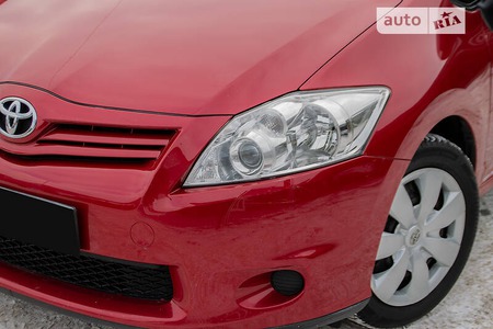 Toyota Auris 2010  випуску Луцьк з двигуном 1.3 л бензин хэтчбек механіка за 8700 долл. 