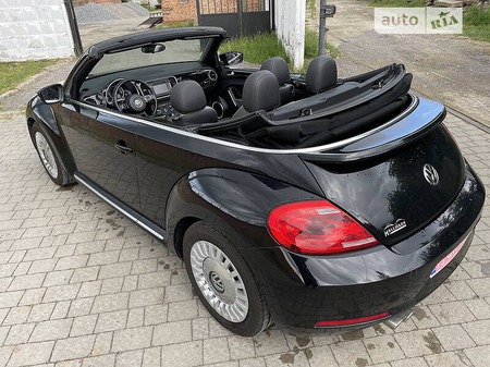 Volkswagen Beetle 2013  випуску Львів з двигуном 2.5 л бензин кабріолет автомат за 12200 долл. 