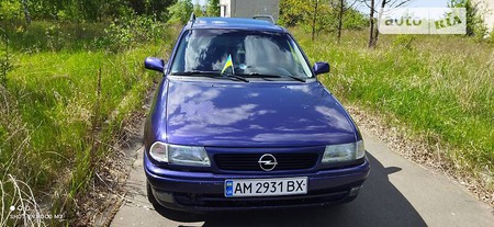 Opel Astra 1997  випуску Житомир з двигуном 1.6 л  універсал механіка за 2600 долл. 