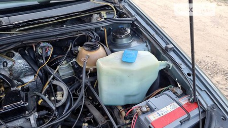 Volkswagen Passat 1988  випуску Луцьк з двигуном 1.6 л бензин універсал механіка за 1950 долл. 