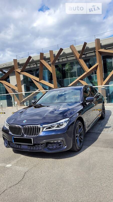 BMW 750 2016  випуску Київ з двигуном 4.4 л бензин седан автомат за 42500 долл. 