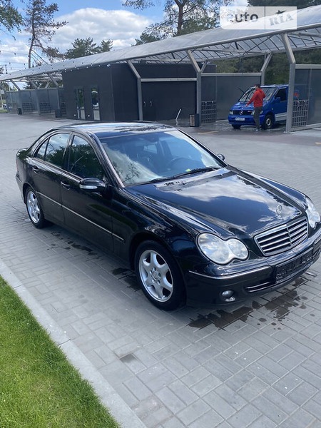 Mercedes-Benz B 180 2006  випуску Дніпро з двигуном 1.8 л бензин седан автомат за 6500 долл. 