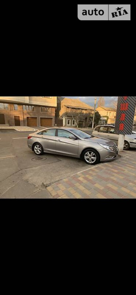 Hyundai Sonata 2011  випуску Миколаїв з двигуном 2 л бензин седан автомат за 11500 долл. 