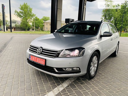 Volkswagen Passat 2013  випуску Харків з двигуном 2 л дизель універсал механіка за 12500 долл. 