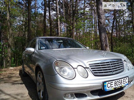 Mercedes-Benz E 220 2003  випуску Чернівці з двигуном 0 л  універсал автомат за 4500 долл. 