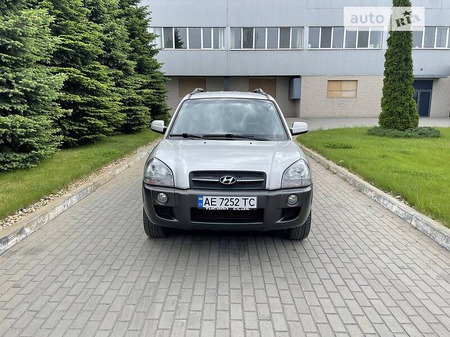 Hyundai Tucson 2009  випуску Дніпро з двигуном 2 л бензин позашляховик механіка за 8500 долл. 