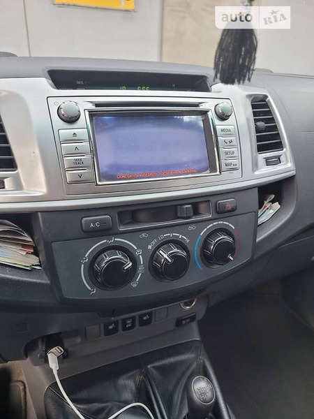 Toyota Hilux 2013  випуску Кропивницький з двигуном 2.5 л дизель пікап механіка за 18300 долл. 