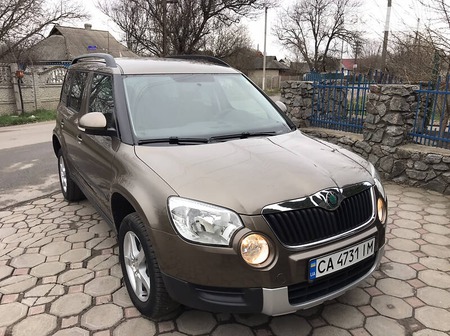 Skoda Yeti 2011  випуску Черкаси з двигуном 1.2 л бензин універсал механіка за 8250 долл. 