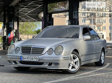 Mercedes-Benz E 220 1999  випуску Одеса з двигуном 2.2 л дизель седан автомат за 3800 долл. 