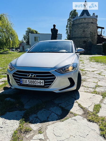 Hyundai Elantra 2017  випуску Хмельницький з двигуном 1.6 л бензин седан механіка за 12999 долл. 