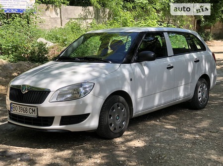 Skoda Fabia 2012  випуску Тернопіль з двигуном 1.6 л дизель універсал механіка за 5499 долл. 