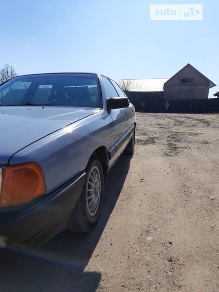 Audi 100 1990  випуску Чернівці з двигуном 1.8 л  седан механіка за 2150 долл. 