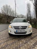 Volkswagen Tiguan 2010 Киев 1.4 л  внедорожник механика к.п.