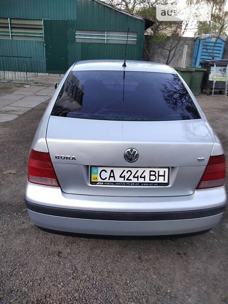 Volkswagen Bora 2003  випуску Черкаси з двигуном 1.6 л бензин седан механіка за 4700 долл. 