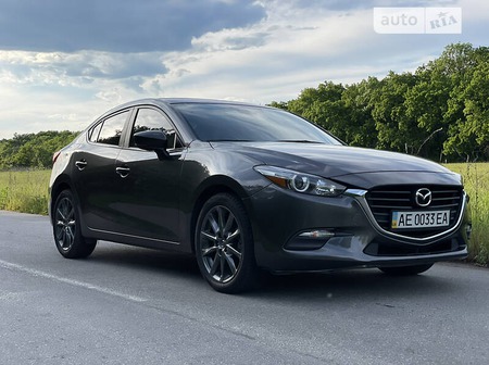 Mazda 3 2018  випуску Дніпро з двигуном 2.5 л бензин седан автомат за 15500 долл. 