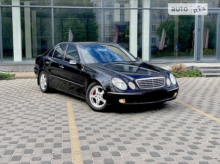 Mercedes-Benz E 200 2003  випуску Хмельницький з двигуном 1.8 л  седан автомат за 6850 долл. 