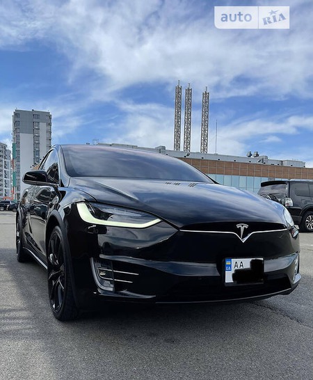Tesla X 2017  випуску Київ з двигуном 0 л електро позашляховик автомат за 60999 долл. 