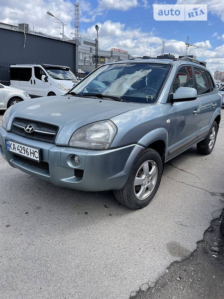 Hyundai Tucson 2005  випуску Київ з двигуном 2 л бензин позашляховик механіка за 5100 долл. 