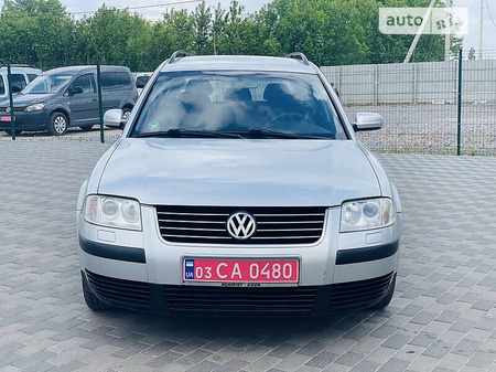 Volkswagen Passat 2002  випуску Полтава з двигуном 1.6 л бензин універсал механіка за 4650 долл. 